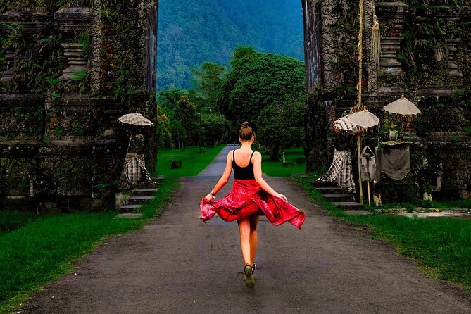 Private Full-Day Handara, Ulun Danu, Jatiluwih and Tanah Lot Tour - Tanah Lot at sunset: the payoff, with a weather reality check