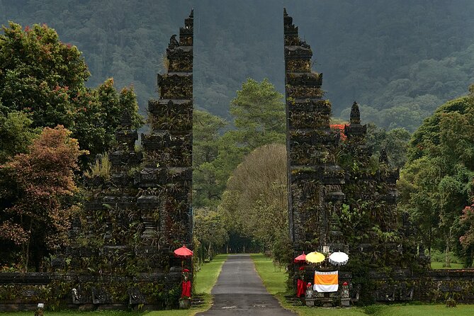 Private Full-Day Handara, Ulun Danu, Jatiluwih and Tanah Lot Tour - Ulun Danu Bratan: temple + lake views in one hour