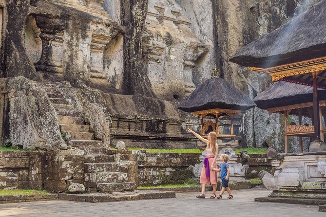 Private Full-Day Tour: Balinese Temples and Rice Terraces - Sacred Monkey Forest Sanctuary: respect the rules, then enjoy the chaos