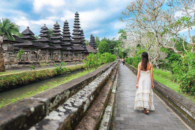 Private Tour: Full-Day Tanah Lot and Uluwatu Temples with Kecak Fire Dance Show - Stop 4: Uluwatu Temple at sunset and the Kecak fire dance moment