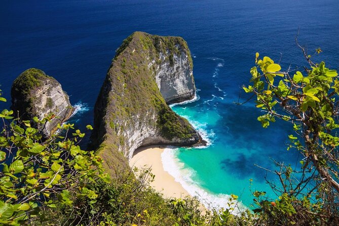 Private Tour: Nusa Penida DiamondBeach-Tree House EastSide Island - Lunch on Nusa Penida: when you stop moving, and it helps