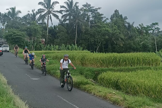 Private Ubud Downhill Cycling with Volcano, Rice Paddies & Meal - Stop 1 in Ubud: Breakfast With Pancake, Omelet, Coffee, and Juice