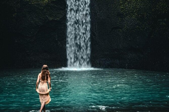 Private Ubud Instagrammable Tour - All Inclusive - Stop 1: Kanto Lampo Waterfall and the “cascading rock” photo look