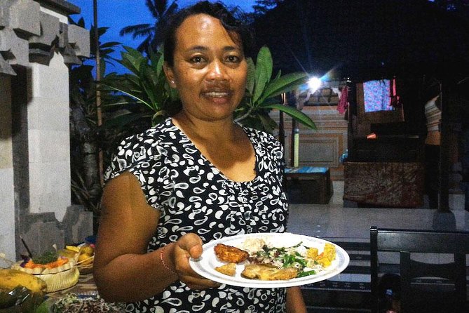 PRIVATE Ubud Market Tour & Balinese Cooking Class with Putu - What the tour is like in practice (timing and pacing)