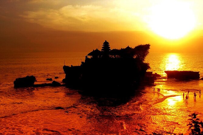 Royal Family Temple, Monkey Forest, and Tanah Lot Sunset Tour - What your guide actually adds (and why it raises the value)