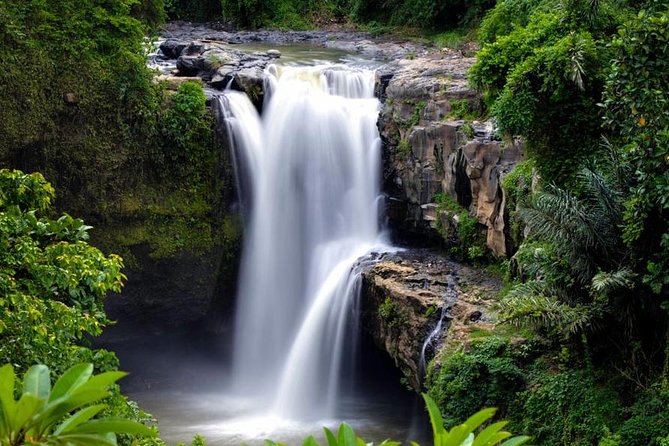 Skip-the-Line: Ubud Tour - All Inclusive Tickets - Celuk Village: local life and craft in a family temple setting