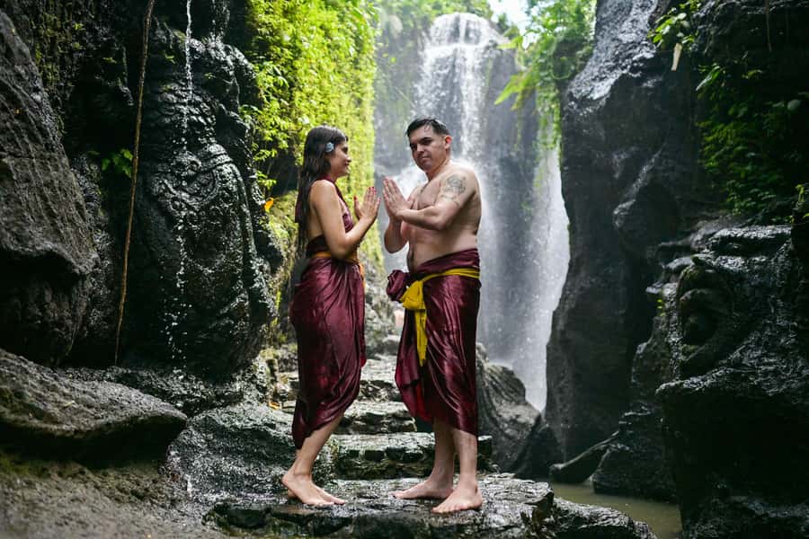 Taman Beji Griya Waterfall: Holy Bathing/Soul Retreat Ritual - Photography options: how to get memories without breaking the rules