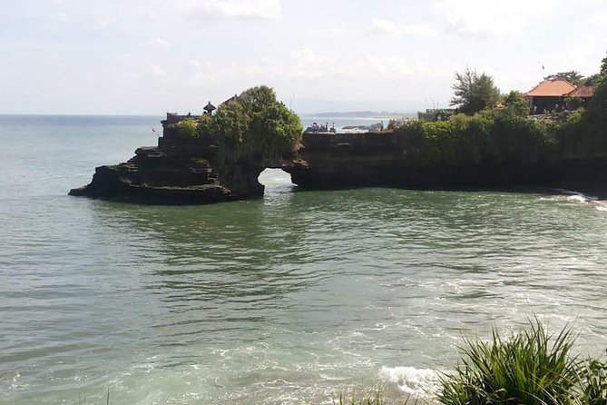 Tanah Lot and North Bali Private Tour - All inclusive - Tanah Lot Temple and Batu Bolong: coastal drama with included entry