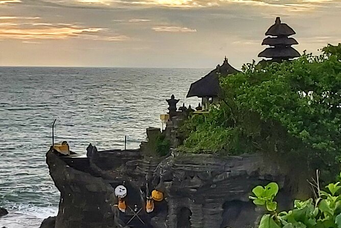 Tanah Lot And Ubud - Full Day Private Tour - Monkey Forest Sanctuary: cold-ish rain forest vibes and photo moments