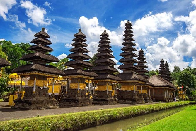 Tanah Lot Sunset and Monkey Forest Tour. - Tanah Lot Temple at Sunset: Ocean Rock, Timing, and Atmosphere