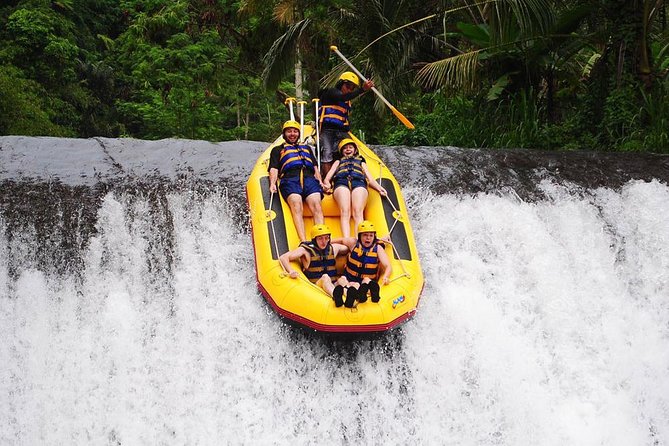 Telaga Waja River White-Water Rafting with Buffet Lunch - Entering the raft route: Getting your bearings before the rapids