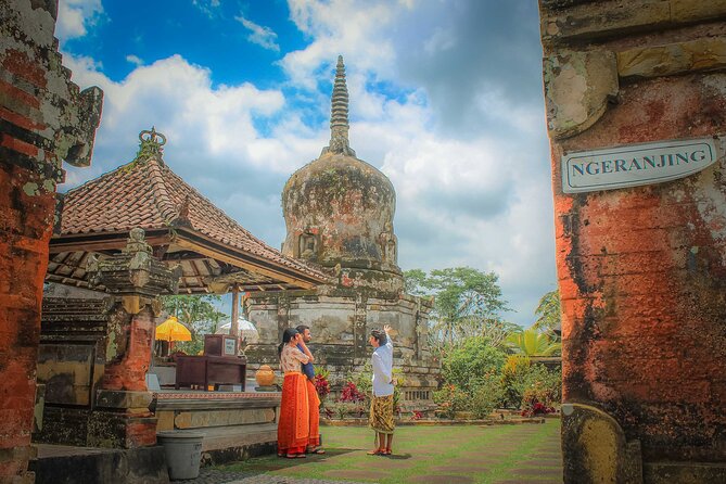 The Essence Of Bali - Manukaya family compound: Lontar and Topeng before the temples