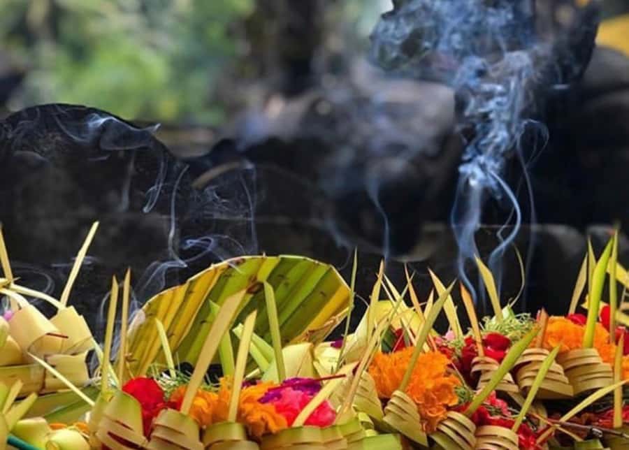 Tirta Empul: Temple Tour with Optional Spiritual Cleansing - Walking in order: from Candi Bentar to Nista Mandala