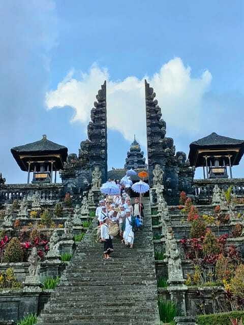 Tour the island of Bali with expert tour guides in Spanish. - Who should book this, and who should skip it