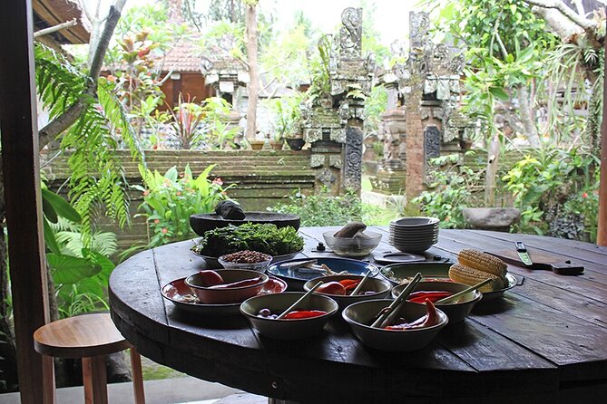 Traditional Balinese Meal in Ubud in Dewa's Family Village Home - The meal you’ll actually eat: dishes to expect and why they’re special