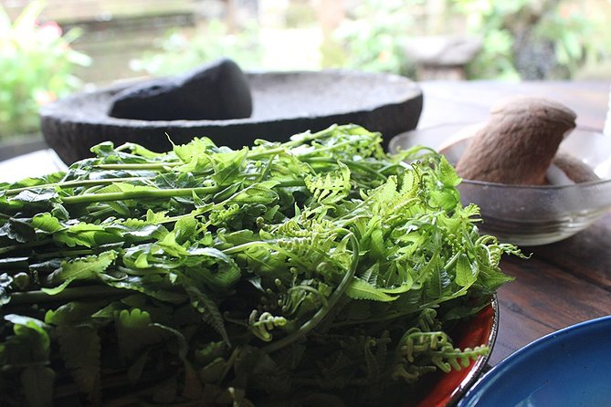 Traditional Balinese Meal in Ubud in Dewa's Family Village Home - Cultural etiquette: eating separately (and how to not make it awkward)