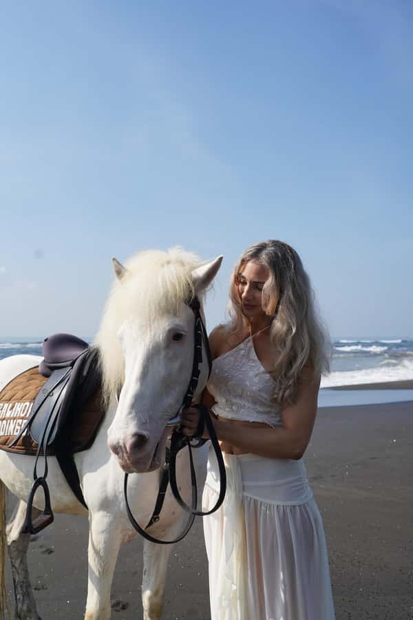 Ubud: 1 Hour Beach Horse Riding with Transfer - At the Stables: Horses, Safety Gear, and Real Support
