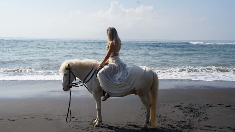 Ubud: 1 Hour Beach Horse Riding with Transfer - The Ride Itself: 1 Hour on the Coast (Including Photo Time)