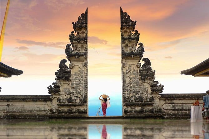 Ubud All-Inclusive Tour with Swing and Lunch - Celuk Village: the silver craft you can watch up close
