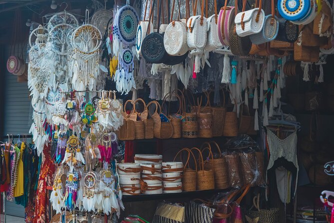 Ubud Arts & Crafts Tour - Ubud Art Market and galleries: where traditional and contemporary meet