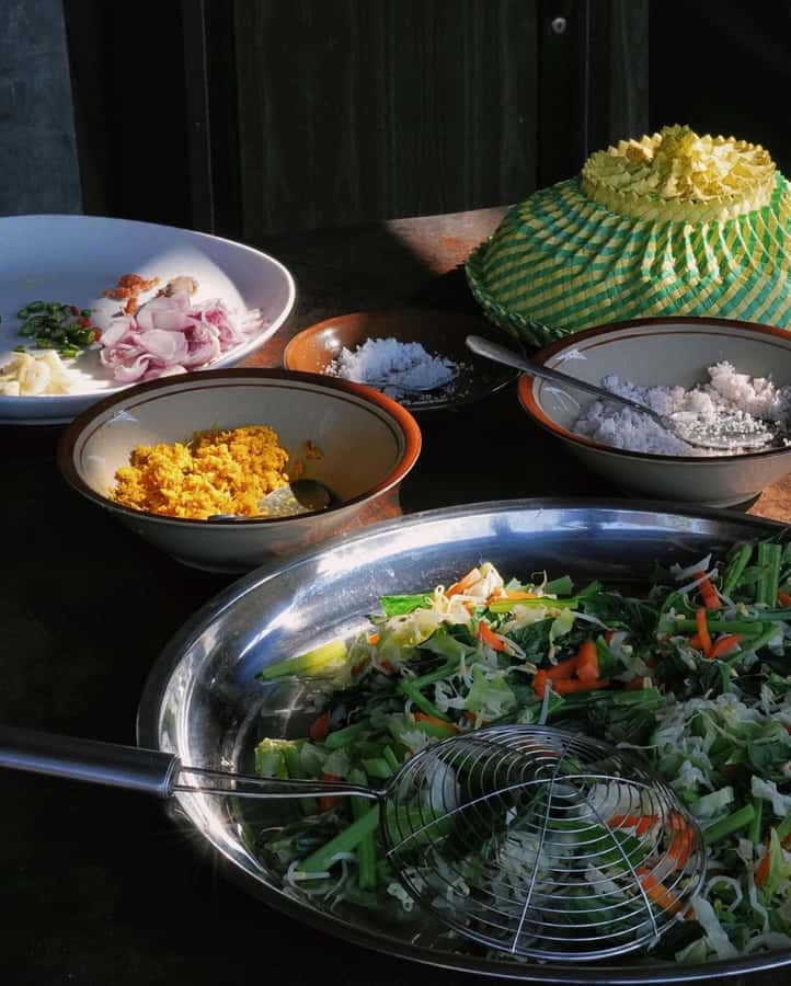 Ubud: Authentic Traditional Balinese Village Cooking Class - Meeting the family and learning spices the practical way