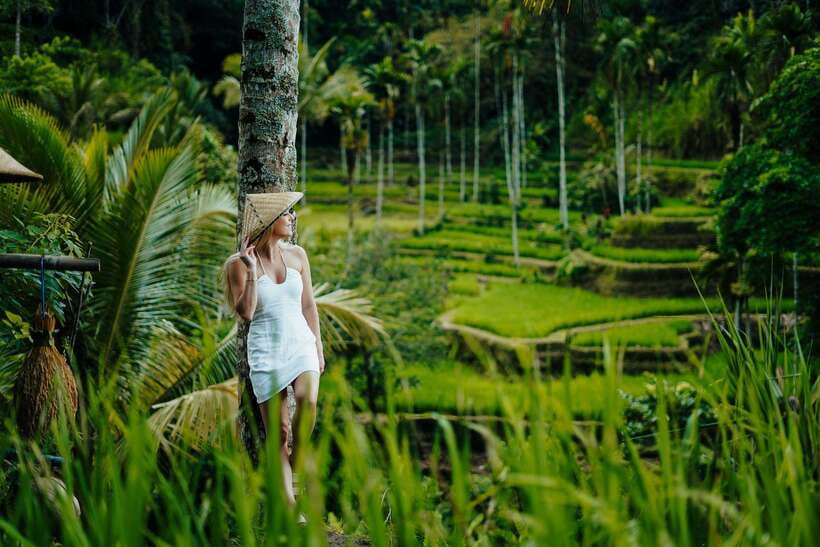 Ubud: Bali Swing hidden waterfall with personal photographer - Kantolampo or Tibumana waterfall: stairs, mist, and photo angles