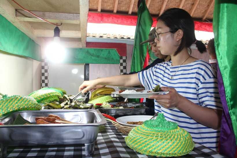 Ubud: Balinese Cooking Class and Market Tour - Inside the Family-Complex Kitchen: Hands-On, Step-by-Step