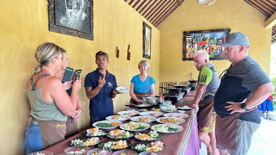 Ubud: Balinese Cooking Class with Hotel Transfers - Key Highlights