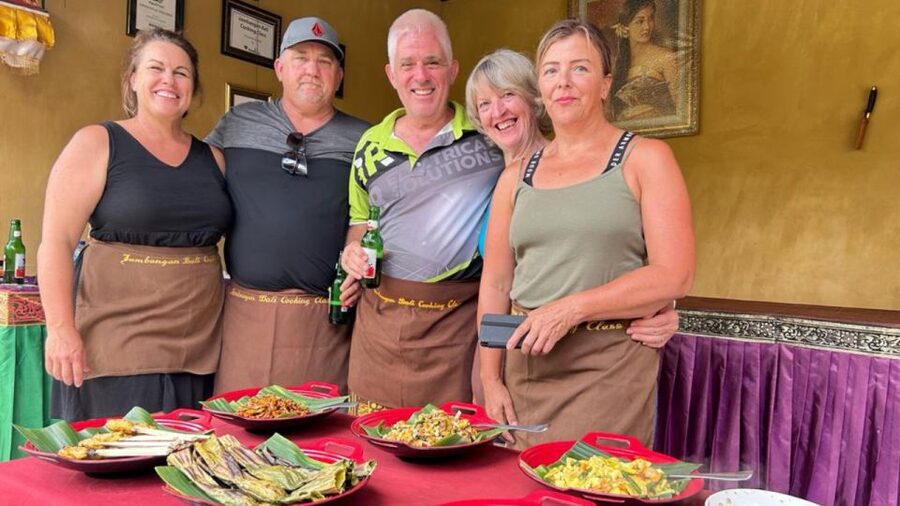 Ubud: Balinese Cooking Class with Hotel Transfers - Paddy Field Footsteps: Rice Farming in Plain Sight