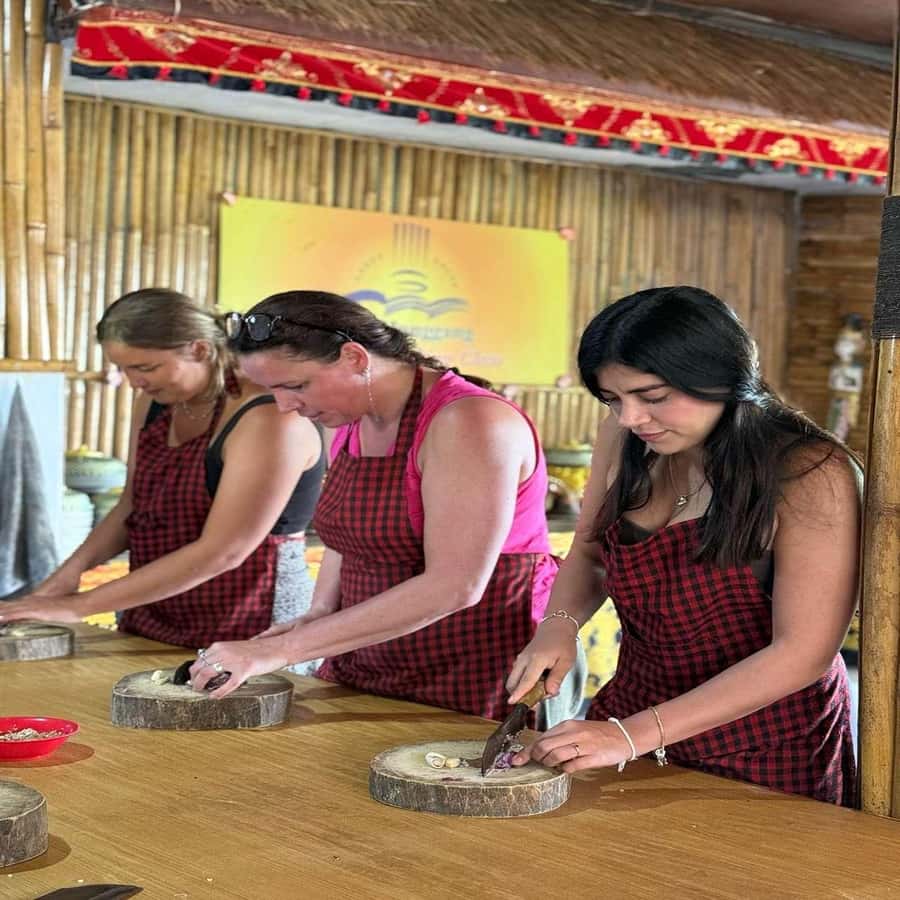 Ubud: Balinese Cooking Class with Traditional Dishes - The Ingredient Journey: Market Stroll and Rice Farming Lessons