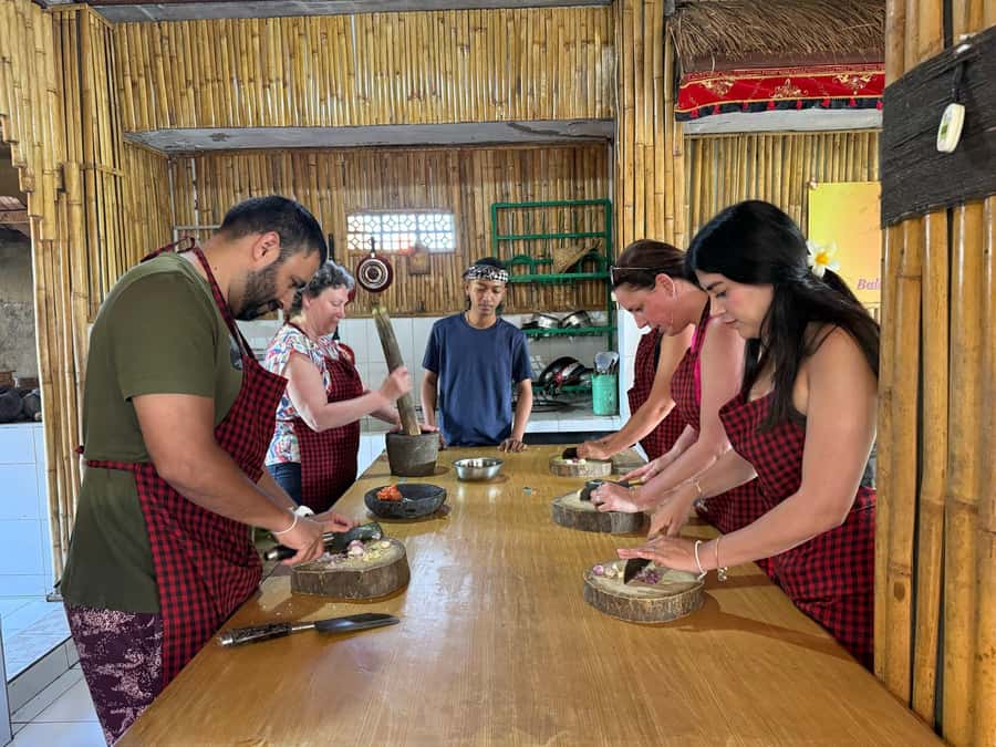 Ubud: Balinese Cooking Class with Traditional Dishes - The Food You’ll Make: Vegetarian or Non-Vegetarian Menu Options