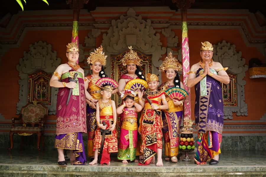 Ubud: Balinese Costume Photoshoot with Make Up - Picking Your Costume: The Part That Makes It Personal