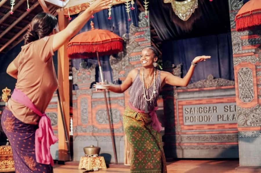 Ubud: Balinese Dance Class with Local Instructor - What you’re really learning: Pendet hands and Baris power