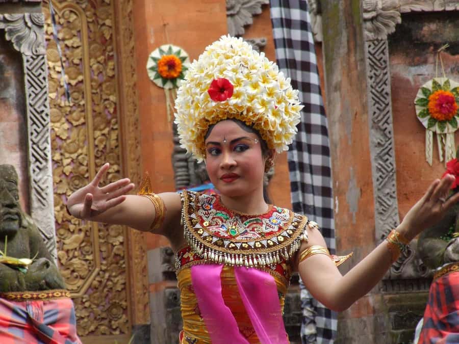 Ubud: Balinese Dance Class with Local Instructor - The instructor factor: clear English, patient corrections, and real conversation