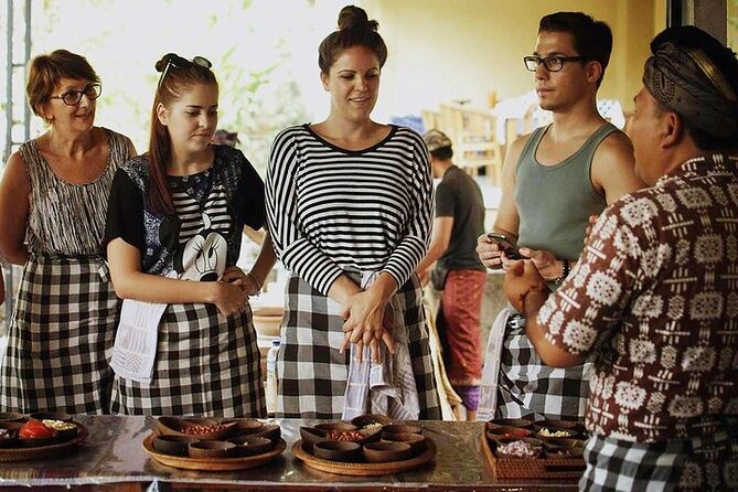 Ubud Cooking Class Bali with Balinese Chef - Stop 1 in Ubud: Traditional Art Market (Morning Only, 30 Minutes)