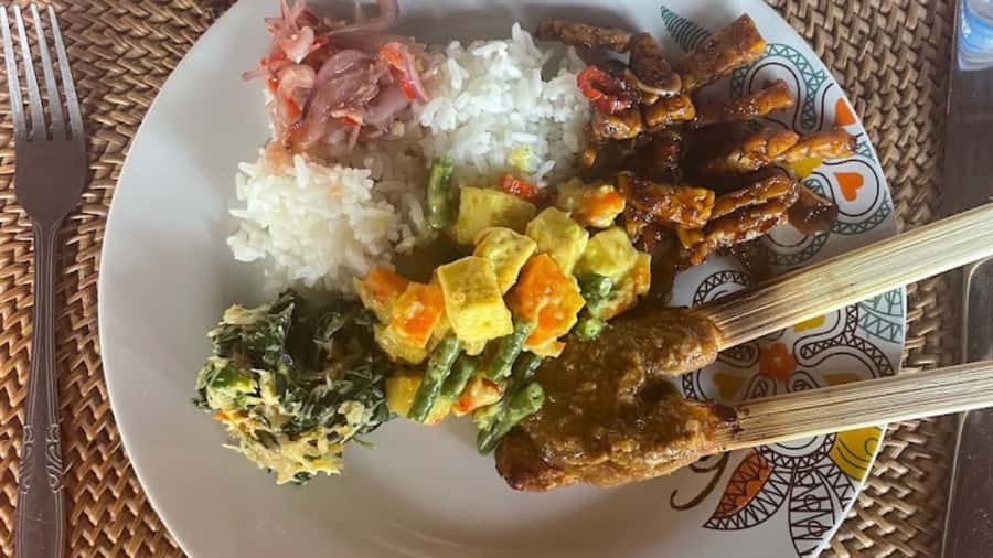 Ubud: Cooking Class with Transfers and Optional Market Visit - Ubud pickup, the real meeting point, and timing that matters