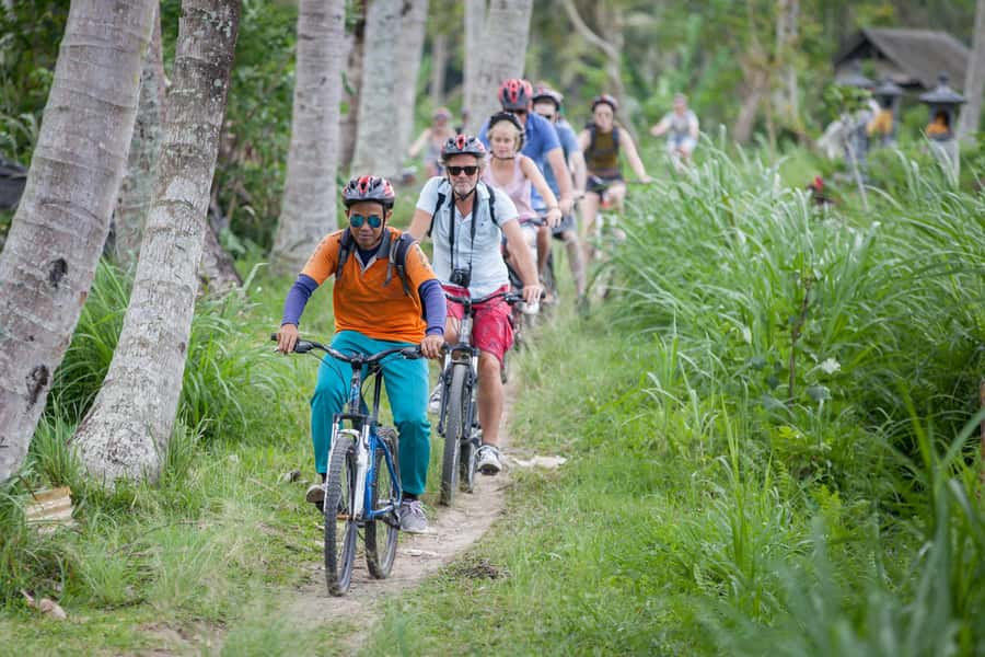 Ubud Cycling Tour : All Inclusive Cycling Adventure - Lunch at the local restaurant: why the meal is part of the itinerary