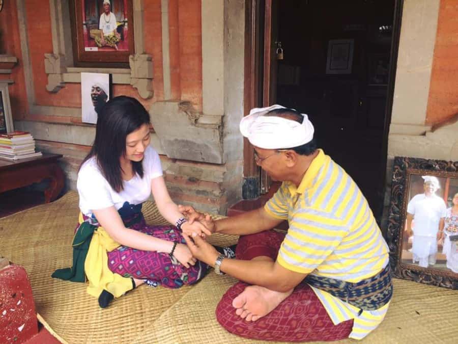 Ubud Experiences : Spiritual Escape Tour and Beji Waterfall - Beji Griya Park Waterfall Temple: sarong-ready, incense-and-flowers time, then down to the water