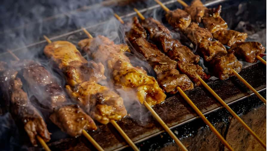 Ubud: Gianyar Night Market Food Tour with up to 17+ Tastings - What You’ll Actually Eat: From Satay Lilit to Balinese Sweet Stalls