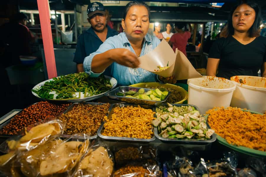 Ubud: Gianyar Night Market Food Tour with up to 17+ Tastings - Spice Levels, Portions, and Staying Comfortable in Bali