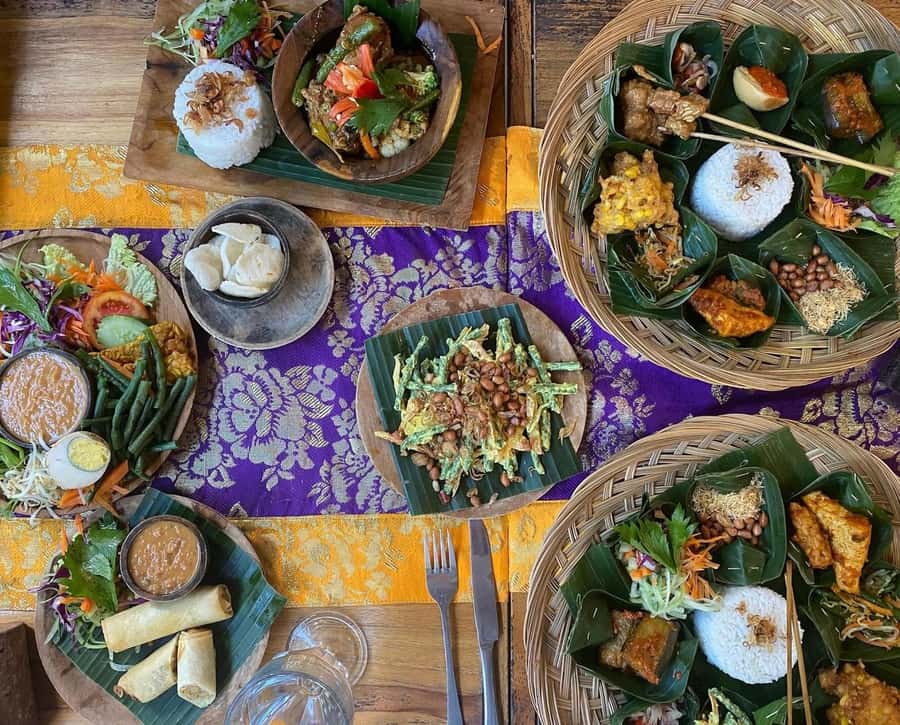 Ubud: Gianyar Night Market Food Tour with up to 17+ Tastings - Price and Value: Why $32 Can Actually Make Sense