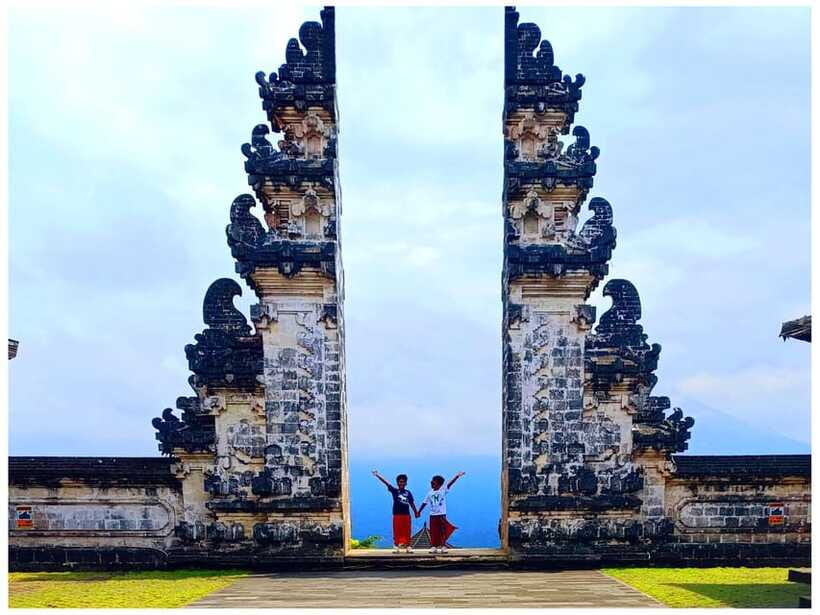 Ubud: Heaven Gate Lempuyang, Water Palace & Waterfall Tour - Your guide’s role: temple entry help and photo positioning that saves time