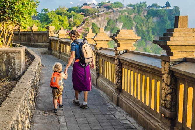 Ubud Highlights Shared Tour – Small Group Full-Day Experience - Tukad Cepung Waterfall: walking into the cave-light moment (stop 4)