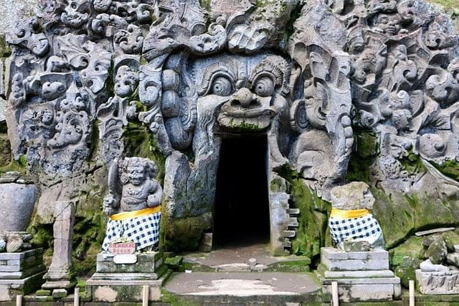 Ubud: Holy Water Temple, Volcano View, Rice Terrace, MonkeyForest - A Ubud day built around five big themes (plus two classic stops)