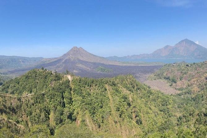 Ubud: Holy Water Temple, Volcano View, Rice Terrace, MonkeyForest - UC Silver Gold (45 minutes): see silver and gold craft in a real shop setting