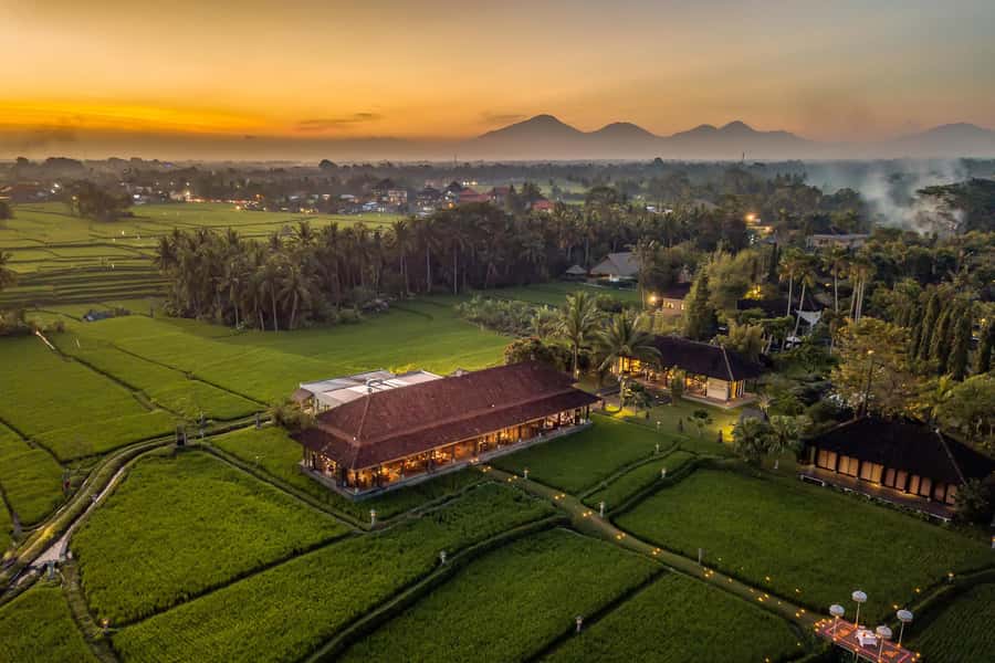 Ubud: Kecak Dance and Royal Balinese Dinner - After the show photos: the easy way to get more than a memory