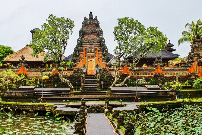 Ubud: Monkey Forest, Rice Terraces & Sacred Temples - Ubud Royal Palace: classic design and a calmer pace after the jungle
