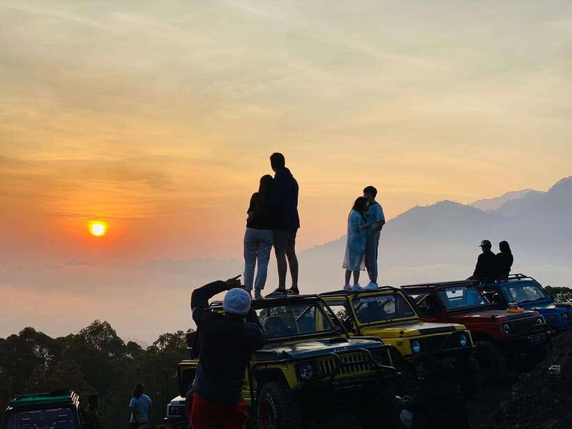 Ubud: mount.batur sunrise jeep with breakfast and hot spring - Breakfast and Hot Drinks While the Mountains Warm Up