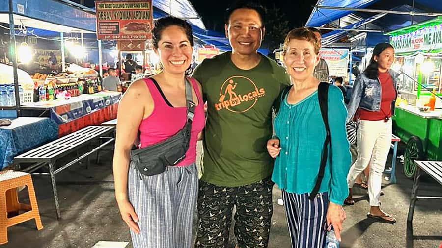 Ubud: Night Market Feast with Balinese Culinary Odyssey - Two hours of street food: how the market meal works