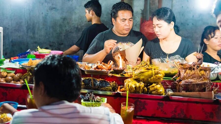 Ubud: Night Market Feast with Balinese Culinary Odyssey - The culture lesson: food tells you what daily life looks like